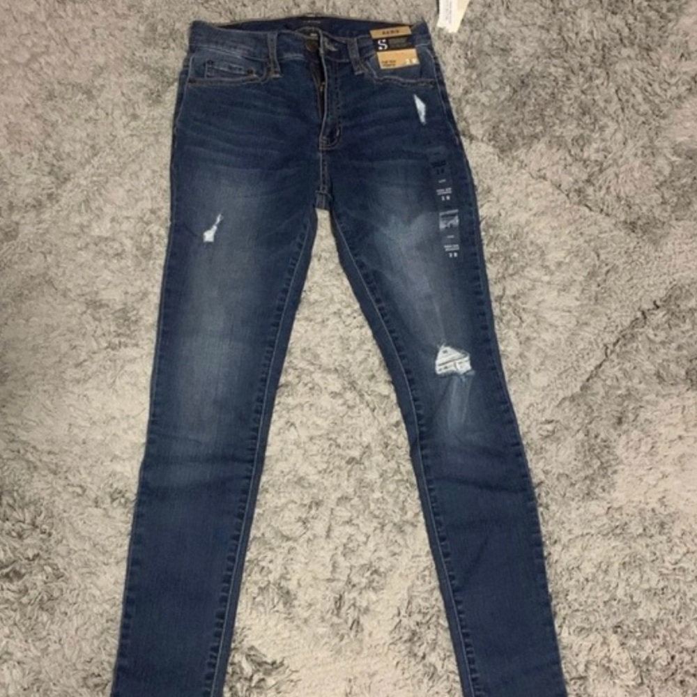 Aeropostale Ripped Skinny Jeans| Small, blue and stretchy to fitting size!